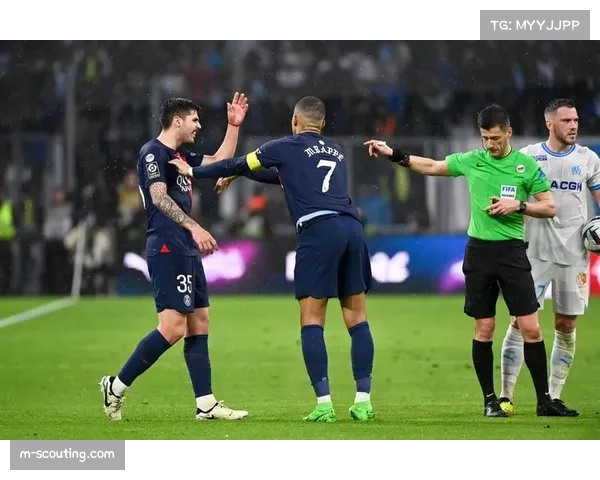 里昂头号射手舒尔茨腿筋受伤 德比对阵马赛锋线遭遇严重减员 里昂头号射手舒尔茨腿筋受伤 德比对阵马赛锋线遭遇严重减员